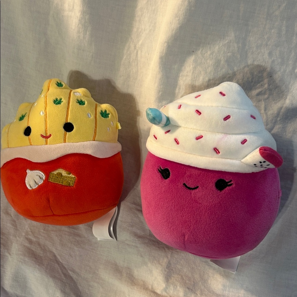 2 squishmallows Brendan Garlic Parmesan Fries&Mystery Squad DragonfruitMilkshake